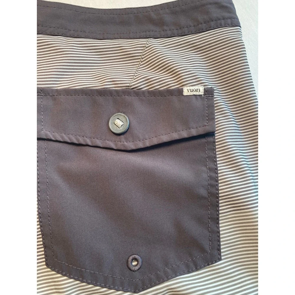 Vuori Mens Striped Board Shorts Brown Green Swim Trunks Size 34 V001